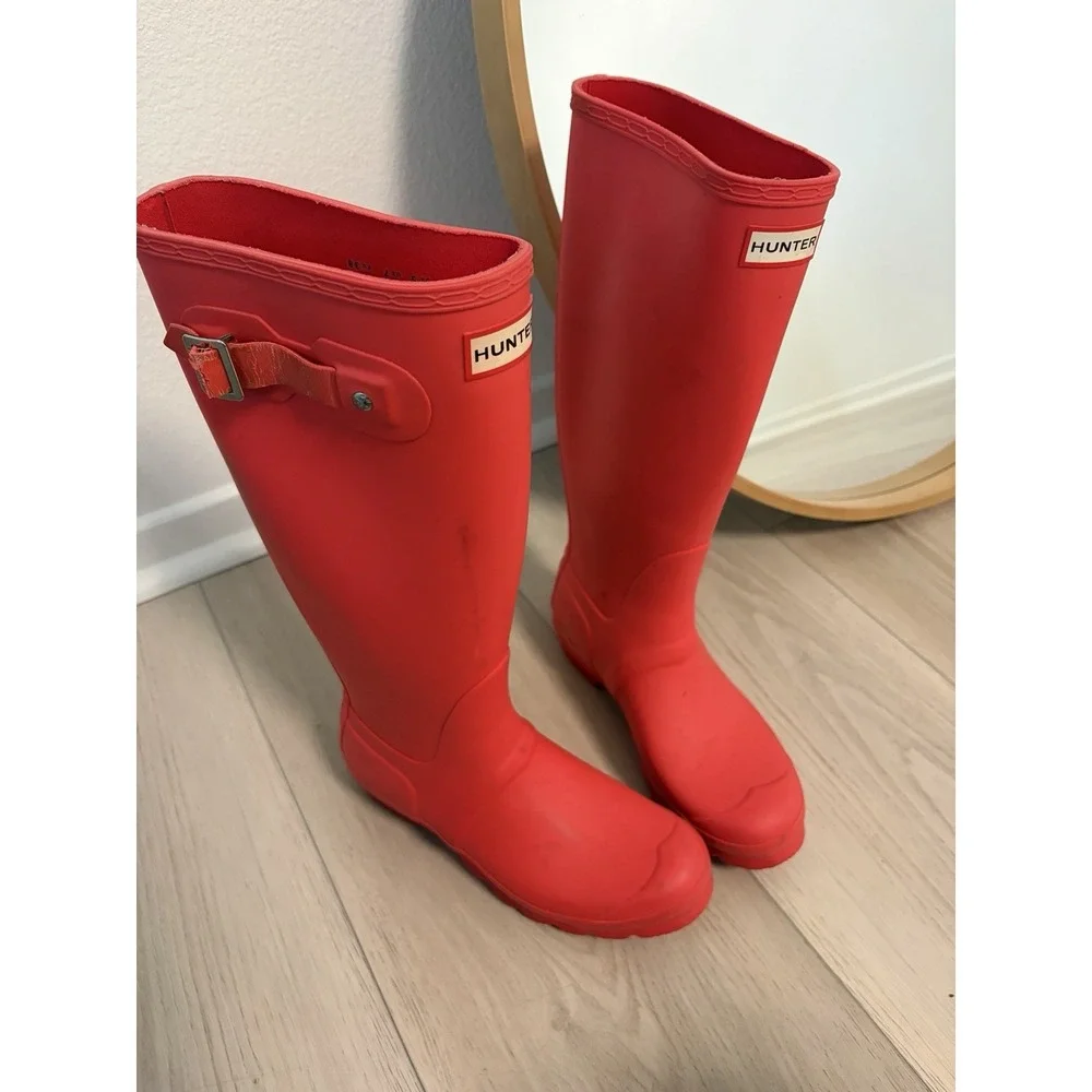 Hunter Ladies Original Tall Rubber Rain Boots Red US 7 Matte
